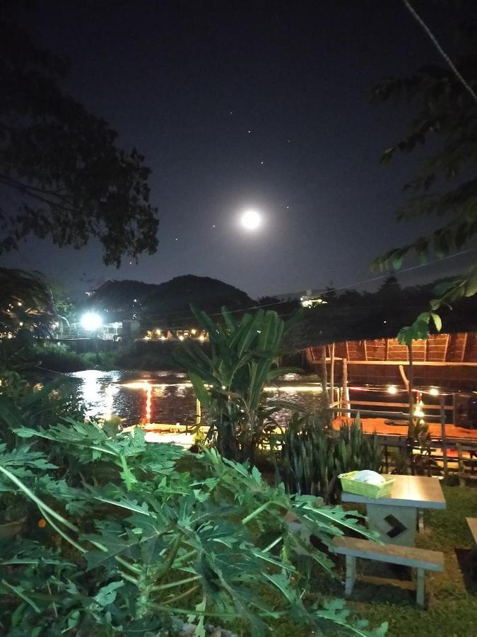 Pasanchai Bungalow Vang Vieng Eksteriør billede